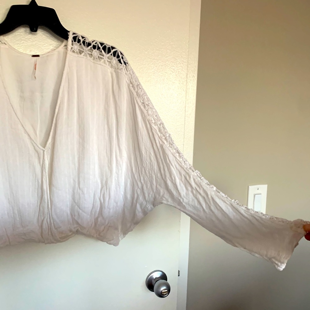 Free People White Lace Sleeve Cropped Top
